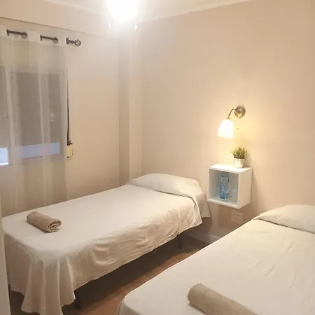 Homestay En Compartido Delicias Cerca Del Mar, Aeropuerto, Ave Y Metro