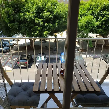 En Compartido Delicias Cerca Del Mar, Aeropuerto, Ave Y Metro Homestay Malaga