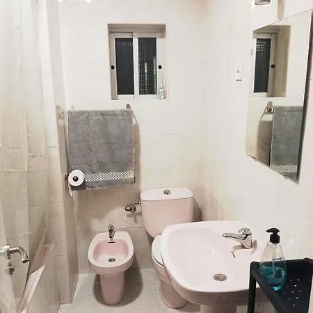 Homestay En Compartido Delicias Cerca Del Mar, Aeropuerto, Ave Y Metro *
