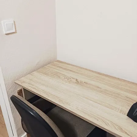 Homestay En Compartido Delicias Cerca Del Mar, Aeropuerto, Ave Y Metro *