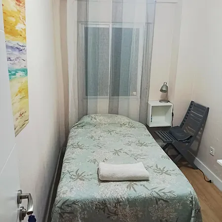 En Compartido Delicias Cerca Del Mar, Aeropuerto, Ave Y Metro Homestay Malaga