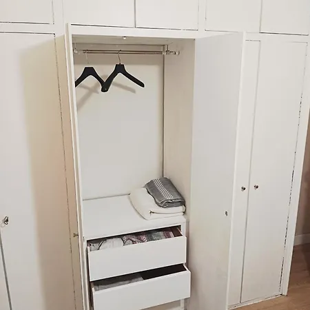 En Compartido Delicias Cerca Del Mar, Aeropuerto, Ave Y Metro Homestay Malaga