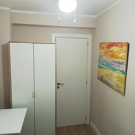 Homestay En Compartido Delicias Cerca Del Mar, Aeropuerto, Ave Y Metro