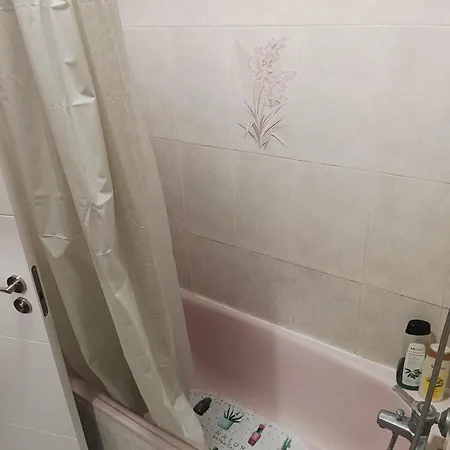 En Compartido Delicias Cerca Del Mar, Aeropuerto, Ave Y Metro Homestay *