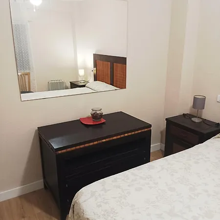 Homestay En Compartido Delicias Cerca Del Mar, Aeropuerto, Ave Y Metro *